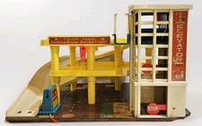 Fisher-Price #930 Play Family Action Garage Parking Ramp Service Center — listing 3