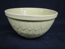 McCoy Yellow Glazed Batter/Mixing Bowl with Spout, 7" Wide — listing 5