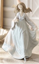 Lladró Porcelain Sleeping Fairy Figurine on Leaf with Pink Roses, Model 6786 — listing 2