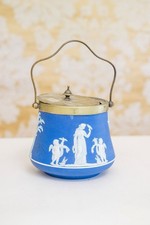 Antique Green Lithographed Tin Biscuit Tin with Neoclassical Cherub Jasperware Motif — listing 4