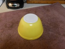 Vintage Pyrex Primary Yellow #401 Nesting Mixing Bowl (Smallest, 1.5 Pint) — listing 5