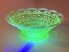 Vaseline Uranium Glass Open Lace-Edge Bowl with Opalescent Rim and Basketweave Pattern, 7 inch — listing 2