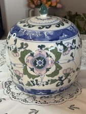 Chinoiserie Ceramic Ginger Jar Table Lamp with Lotus Motif on Wood Base — listing 4