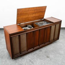 Vintage 1970s Mediterranean-Style Console Stereo Cabinet with AM/FM Radio and Record Player — listing 3
