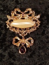 Vintage Gold-Tone Twisted Rope Bow Brooch with Dangling Tassels