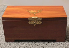 Vintage Bloom Cedar Chest with Waterfall Matched-Veneer Front and Aromatic Red Cedar Lining — listing 4