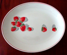 W.S. George Cavitt-Shaw "Shortcake" Pattern Creamer / Gravy Boat, Yellow with Strawberry Motif — listing 6