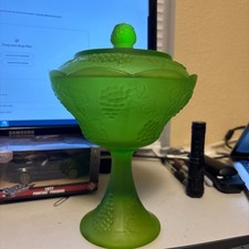 Vintage Avocado Green Pressed Glass Footed Vase with Grape & Leaf Pattern — listing 4