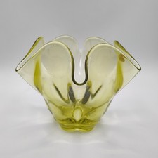 Mid-Century Green Glass Handkerchief Bowl with Ruffled Rim — listing 4