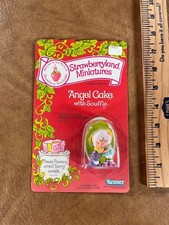 Vintage 1980 Kenner Strawberry Shortcake Angel Cake Doll with Souffle Pet Skunk, 6 inch — listing 6