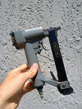 Central Pneumatic Contractor Series 2-in-1 18-Gauge Brad Nailer/Stapler Kit, Item 40115, in Original Box — listing 3