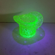 Vaseline Uranium Glass Top Hat Toothpick Holder, Daisy & Button Pattern, 2.5" Yellow — listing 2