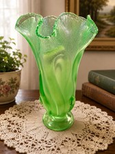 Hand-Blown Ruffled Handkerchief Glass Vase — listing 4