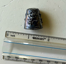 Vintage Sewing Thimble with Dimpled Knurling and Rim Band