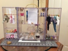 Rainbow High Deluxe Fashion Closet Playset with Doll Clothing — listing 2