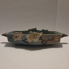 Roseville Pottery Magnolia Pattern Console Bowl / Centerpiece Planter with Angular Handles — listing 3