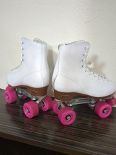 Vintage White Leather Roller Skates with Chicago Plates in Rollerdrome Pismo Beach Carrying Case — listing 5