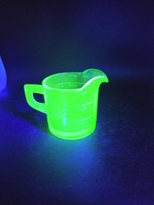 Vintage Depression Glass Green Uranium Glass 1-Cup Measuring Cup with Embossed Measurements — listing 3