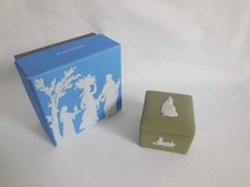 Wedgwood Peter Rabbit 2-Piece Child's Set - Mug and Cup-Well Plate, listing 4