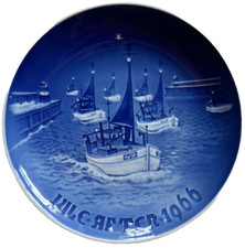 Bing & Grøndahl 1966 Christmas Plate "Home for Christmas" (Juleaften / Fishing Boats Returning to Harbor) — listing 3