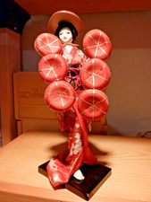 Vintage Japanese Okinawan Dancer Doll in Silk Kimono with Hanagasa Flower Hat on Lacquered Base with Glass Case — listing 6