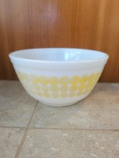 Vintage Pyrex Primary Yellow #401 Nesting Mixing Bowl (Smallest, 1.5 Pint) — listing 6