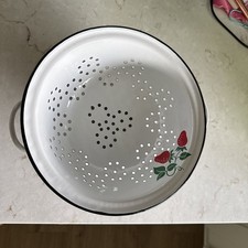 Red Strawberry-Shaped Berry Colander / Strainer — listing 4