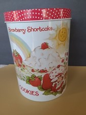 Vintage 1980s Strawberry Shortcake Metal Trash Can Wastebasket, Red with White Polka Dots, Cheinco — listing 6
