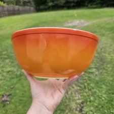 Vintage Pyrex Flameglo Red/Orange Ombre Mixing Bowl — listing 4