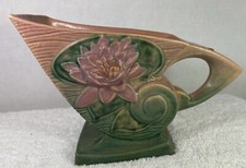 Roseville Pottery Water Lily Cornucopia Vase in Brown/Green