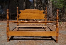 Vintage Full/Double Size Poster Bed with Turned Wood Posts and Waterfall-Style Footboard — listing 3