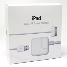 Apple iPad (2nd/3rd Gen) with 30-Pin Charger, Cable and Carrying Case