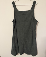 Green Sleeveless Shift Dress with White Soutache Embroidered Trim, Split Neck