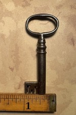 Antique Skeleton Keys (5) with Small Decorative Brass Trinket/Treasure Chest Box — listing 4