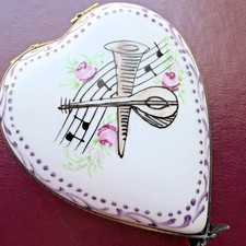 Limoges France Hand-Painted Porcelain Hinged Trinket Box, "Paris" Floral Motif — listing 3