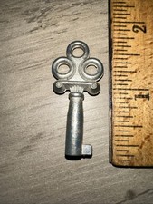 Antique Skeleton Keys (5) with Small Decorative Brass Trinket/Treasure Chest Box — listing 5
