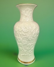 Lenox Ivory Bud Vase with Swirl Ribbed Base and Gold Trim — listing 5