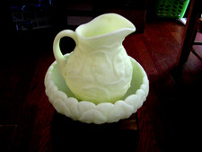 Vintage Uranium Green Depression Glass Pitcher & 4 Tumbler Set with Etched Grape Motif — listing 6