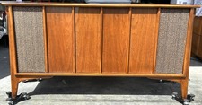Vintage 1970s Mediterranean-Style Console Stereo Cabinet with AM/FM Radio and Record Player — listing 4