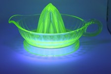 Vintage Green Uranium Glass Reamer Juicer, 5-inch — listing 2