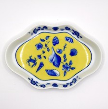 Hand-Painted Porcelain Leaf-Form Dish with Gilt Veining and Applied Berry — listing 2