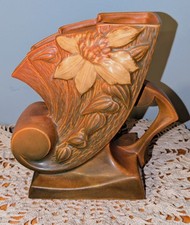 Roseville Pottery Clematis Fan Vase in Gold/Brown — listing 3