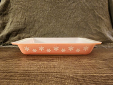 Vintage JAJ Pyrex 'Tulip Time' Round Casserole with Lid, Chrome & Teak Serving Stand, 2pt (1.25L)