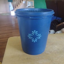Vintage Tupperware Servalier Nesting Canister Set of 4, Harvest Gold with Starburst Lids — listing 3