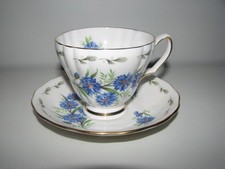 Fine China Floral Teacup with Gold Trim and Scalloped Rim — listing 4