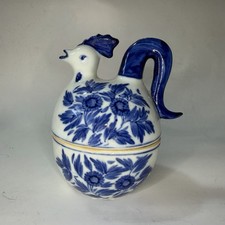 Blue and White Porcelain Rooster Trinket Box with Hinged Lid — listing 3