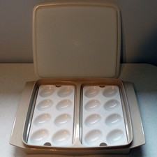 Vintage Tupperware Deviled Egg / Egg Keeper Serving Tray with Domed Lid, Harvest Gold — listing 4
