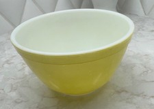 Vintage Pyrex Primary Yellow #401 Nesting Mixing Bowl (Smallest, 1.5 Pint) — listing 2