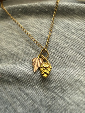 Gold-Tone Oval Pendant Necklace with Openwork Wavy Wire Design — listing 5