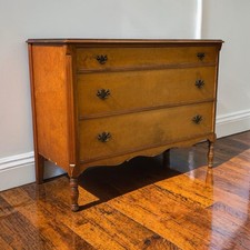 Antique Birdseye Maple Serpentine 4-Drawer Vanity Dresser with Lyre-Form Oval Mirror — listing 3